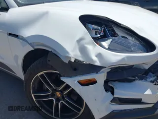 2021 Porsche Macan z VIN WP1AA2A59MLB00947, wystawiony jako IAAI lot #42013483 z przebiegiem Nie podano mil oraz . Historia ofert i sprzedaży dostępna na DreamBid. Obrazek 6.