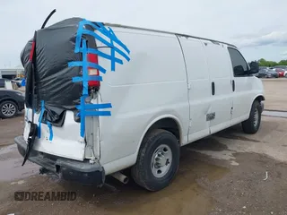 2011 Chevrolet Express Cargo z VIN 1GCWGFCA8B1105184, wystawiony jako IAAI lot #42215421 z przebiegiem 261 099 mil mil oraz . Historia ofert i sprzedaży dostępna na DreamBid. Obrazek 4.