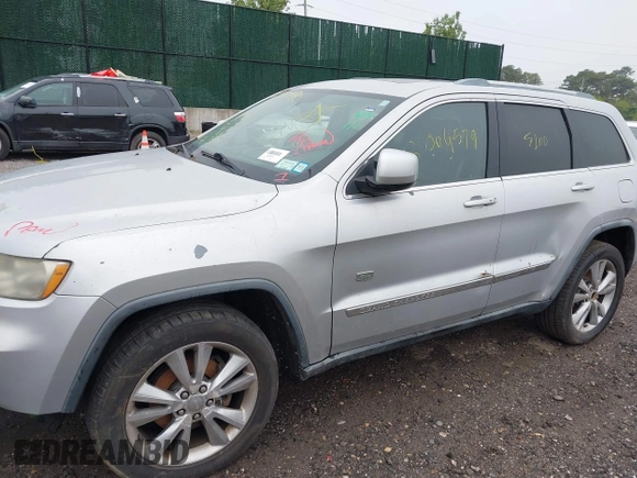 2011 Jeep Grand Cherokee Laredo with VIN 1J4RR4GG6BC646405, listed as a IAAI auction lot 42193470 with Not provided miles and . Bid and sale history available at DreamBid. Image 6.