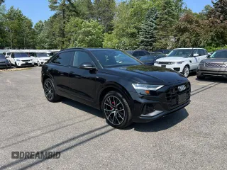 2019 Audi Q8 Premium Plus z VIN WA1EVAF16KD031952, wystawiony jako Copart lot #61384205 z przebiegiem 125 870 mil mil oraz Czysty tytuł • Clean title. Historia ofert i sprzedaży dostępna na DreamBid. Obrazek 1.