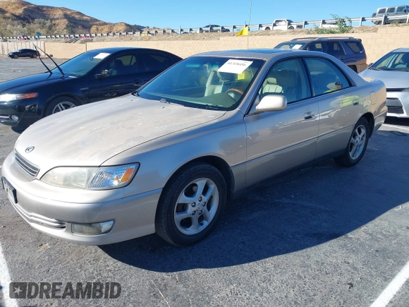2001 Lexus ES 300 with VIN JT8BF28G215105081, listed as a IAAI auction lot 41318456 with 207,259 mi miles. Bid and sale history available at carsss.com. Image 2.