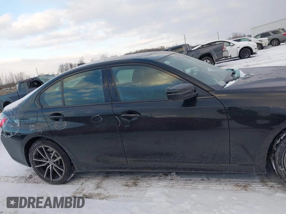 2022 BMW 3 Series 330i xDrive with VIN 3MW5R7J09N8C42010, listed as a IAAI auction lot 41333720 with 22,695 mi miles. Bid and sale history available at carsss.com. Image 13.