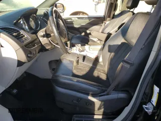 2018 Dodge Grand Caravan SXT z VIN 2C4RDGCG5JR264111, wystawiony jako Copart lot #54885495 z przebiegiem 143 107 mil mil oraz Szkody całkowita. Historia ofert i sprzedaży dostępna na DreamBid. Obrazek 7.