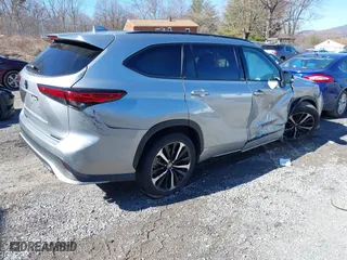 2021 Toyota Highlander XSE with VIN 5TDLZRBH8MS108802, listed as a IAAI auction lot 41645065 with 81,337 mi miles. Bid and sale history available at carsss.com. Image 4.