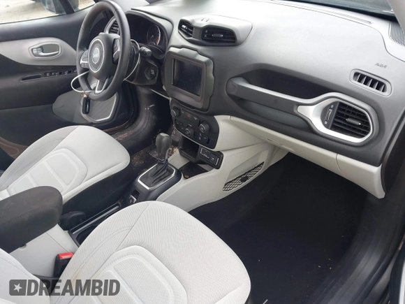 2020 Jeep Renegade Latitude with VIN ZACNJABB6LPL62935, listed as a IAAI auction lot 41487763 with 140,078 mi miles. Bid and sale history available at carsss.com. Image 5.