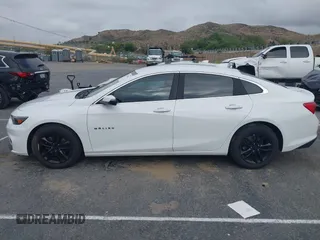 2018 Chevrolet Malibu LT z VIN 1G1ZD5ST8JF124833, wystawiony jako IAAI lot #42175064 z przebiegiem 121 449 mil mil oraz . Historia ofert i sprzedaży dostępna na DreamBid. Obrazek 14.