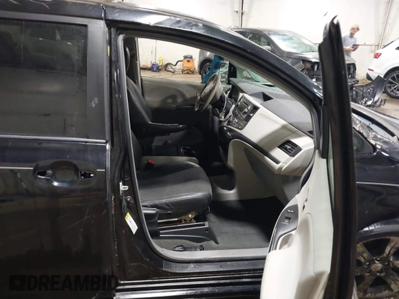 2011 Toyota Sienna SE with VIN 5TDXK3DC1BS172813, listed as a IAAI auction lot 41643352 with 172,385 mi miles. Bid and sale history available at carsss.com. Image 5.