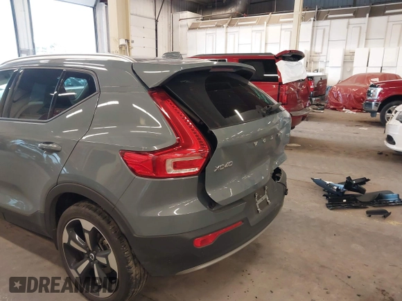 2021 Volvo XC40 Momentum z VIN YV4162UK3M2416447, wystawiony jako IAAI lot #41923981 z przebiegiem 28 654 mil mil oraz . Historia ofert i sprzedaży dostępna na DreamBid. Obrazek 6.