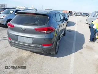 2017 Hyundai Tucson SE Plus with VIN KM8J33A40HU459575, listed as a IAAI auction lot 41703139 with 189,955 mi miles. Bid and sale history available at carsss.com. Image 4.
