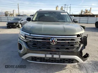 2024 Volkswagen Atlas Peak Edition SEL z VIN 1V2GR2CA3RC544569, wystawiony jako Copart lot #86591324 z przebiegiem 4 256 mil mil oraz Szkoda całkowita • Salvage title. Historia ofert i sprzedaży dostępna na DreamBid. Obrazek 5.