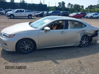 2018 Lexus ES with VIN 58ABK1GG0JU111819, listed as a IAAI auction lot 40320555 with 32,194 mi miles. Bid and sale history available at carsss.com. Image 14.