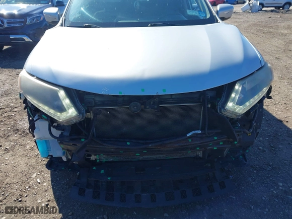 2015 Nissan Rogue SV with VIN KNMAT2MVXFP519053, listed as a IAAI auction lot 41839774 with 136,895 mi miles. Bid and sale history available at carsss.com. Image 6.