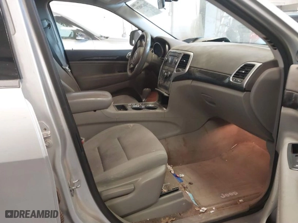 2011 Jeep Grand Cherokee Laredo with VIN 1J4RR4GG5BC690251, listed as a IAAI auction lot 41824839 with 261,010 mi miles. Bid and sale history available at carsss.com. Image 5.