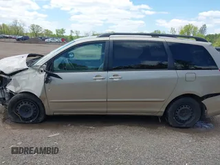2010 Toyota Sienna CE z VIN 5TDKK4CC5AS327993, wystawiony jako IAAI lot #42227799 z przebiegiem 152 636 mil mil oraz . Historia ofert i sprzedaży dostępna na DreamBid. Obrazek 15.