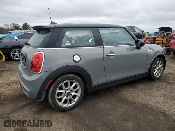 2016 MINI Hardtop S with VIN WMWXP7C55G3B92633, listed as a Copart auction lot 47946985 with 112,104 mi miles and Salvage title. Bid and sale history available at DreamBid. Image 3.