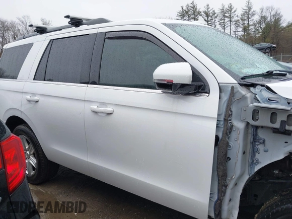 2019 Ford Expedition XLT with VIN 1FMJU1JT0KEA84331, listed as a IAAI auction lot 41800516 with 41,282 mi miles. Bid and sale history available at carsss.com. Image 14.