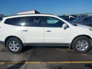 2012 Chevrolet Traverse 1LT z VIN 1GNKVGEDXCJ204602, wystawiony jako IAAI lot #41943724 z przebiegiem 151 118 mil mil oraz . Historia ofert i sprzedaży dostępna na DreamBid. Obrazek 13.