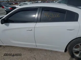 2015 Dodge Charger SE z VIN 2C3CDXBGXFH812015, wystawiony jako IAAI lot #41869666 z przebiegiem 108 823 mil mil oraz . Historia ofert i sprzedaży dostępna na DreamBid. Obrazek 14.