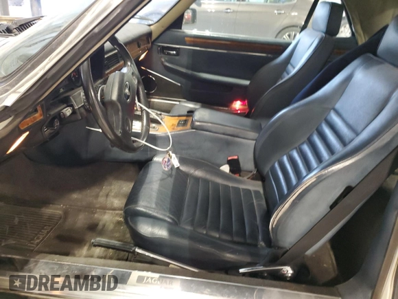 1989 Jaguar XJS z VIN SAJNV4847KC164497, wystawiony jako Copart lot #87258504 z przebiegiem 90 299 mil mil oraz Szkody całkowita. Historia ofert i sprzedaży dostępna na DreamBid. Obrazek 7.