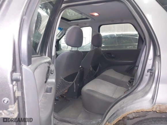 2004 Ford Escape XLT with VIN 1FMYU93174KA69760, listed as a IAAI auction lot 41725347 with 232,740 mi miles. Bid and sale history available at carsss.com. Image 8.