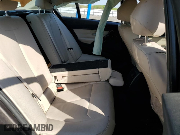 2015 BMW 3 Series 328i xDrive z VIN WBA3B3G58FNT19925, wystawiony jako Copart lot #53828135 z przebiegiem 94 769 mil mil oraz Szkoda całkowita • Salvage title. Historia ofert i sprzedaży dostępna na DreamBid. Obrazek 10.