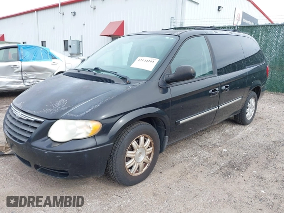 2005 Chrysler Town & Country Touring with VIN 2C4GP54L45R277761, listed as a IAAI auction lot 42144191 with 140,864 mi miles and . Bid and sale history available at DreamBid. Image 2.
