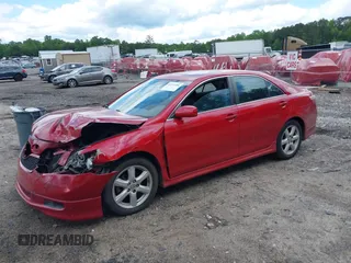 2007 Toyota Camry LE z VIN 4T1BK46KX7U032018, wystawiony jako IAAI lot #42191406 z przebiegiem 207 419 mil mil oraz . Historia ofert i sprzedaży dostępna na DreamBid. Obrazek 2.