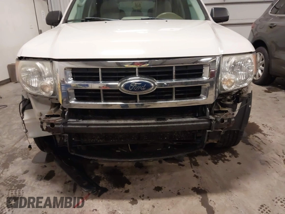 2012 Ford Escape XLT z VIN 1FMCU9DG4CKA72675, wystawiony jako IAAI lot #41212739 z przebiegiem 112 781 mil mil oraz . Historia ofert i sprzedaży dostępna na DreamBid. Obrazek 6.