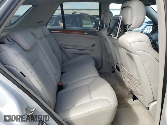 2009 Mercedes-Benz M 350 z VIN 4JGBB86E99A480725, wystawiony jako Copart lot #49236245 z przebiegiem 109 271 mil mil oraz Szkoda całkowita • Salvage title. Historia ofert i sprzedaży dostępna na DreamBid. Obrazek 11.