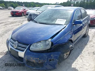 2009 Volkswagen Jetta SE z VIN 3VWRZ71K99M159242, wystawiony jako IAAI lot #42200917 z przebiegiem 226 285 mil mil oraz . Historia ofert i sprzedaży dostępna na DreamBid. Obrazek 2.