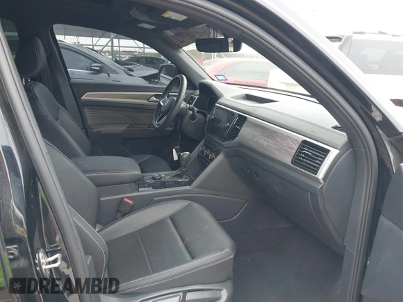 2023 Volkswagen Atlas SE z VIN 1V2KE2CA8PC225834, wystawiony jako IAAI lot #41330975 z przebiegiem 13 629 mil mil oraz . Historia ofert i sprzedaży dostępna na DreamBid. Obrazek 5.