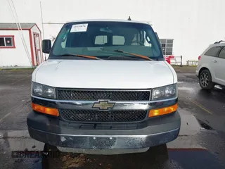 2016 Chevrolet Express Passenger LT z VIN 1GAZGPFG6G1319772, wystawiony jako IAAI lot #41079876 z przebiegiem 123 603 mil mil oraz . Historia ofert i sprzedaży dostępna na DreamBid. Obrazek 12.