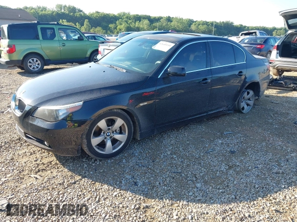 2004 BMW 5 Series 530i z VIN WBANA73514B066454, wystawiony jako IAAI lot #42640110 z przebiegiem 269 996 mil mil oraz . Historia ofert i sprzedaży dostępna na DreamBid. Obrazek 2.