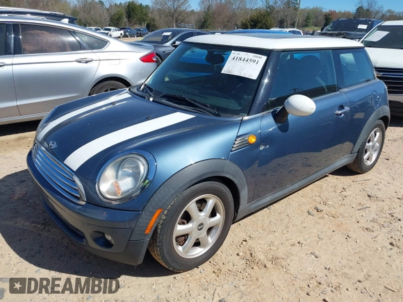 2009 MINI Cooper Hardtop with VIN WMWMF33549TW79871, listed as a IAAI auction lot 41844591 with 236,255 mi miles. Bid and sale history available at carsss.com. Image 2.