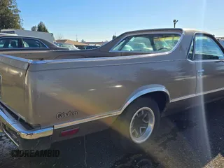 1983 GMC Caballero z VIN 1GTCW8092DR501014, wystawiony jako Copart lot #47653195 z przebiegiem 139 239 mil mil oraz Tytuł czysty. Historia ofert i sprzedaży dostępna na DreamBid. Obrazek 4.
