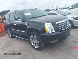 2013 Cadillac Escalade Luxury z VIN 1GYS3BEFXDR127777, wystawiony jako IAAI lot #42390040 z przebiegiem 206 852 mil mil oraz . Historia ofert i sprzedaży dostępna na DreamBid. Obrazek 1.