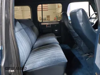 1987 GMC Suburban z VIN 1GKGV26K8HF534817, wystawiony jako Copart lot #43368215 z przebiegiem 82 553 mil mil oraz Tytuł czysty. Historia ofert i sprzedaży dostępna na DreamBid. Obrazek 11.