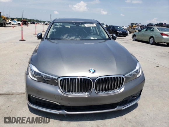 2019 BMW 7 Series 740i z VIN WBA7E2C56KB454602, wystawiony jako Copart lot #56591244 z przebiegiem Nie podano mil oraz Czysty tytuł • Clean title. Historia ofert i sprzedaży dostępna na DreamBid. Obrazek 5.