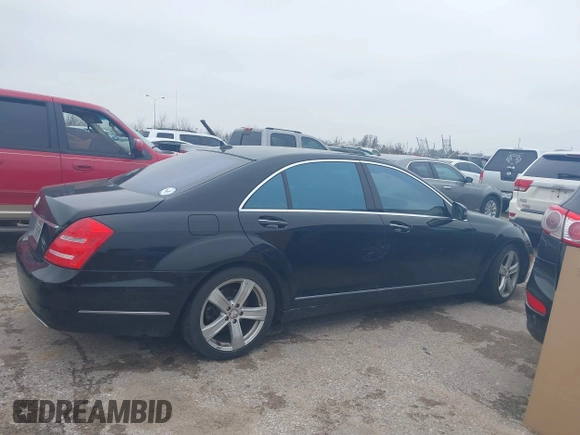 2011 Mercedes-Benz S-Class S 550 with VIN WDDNG7BB1BA362219, listed as a IAAI auction lot 41439408 with 165,076 mi miles. Bid and sale history available at carsss.com. Image 13.