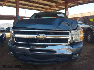 2011 Chevrolet Silverado 1500 LT with VIN 1GCRCSE06BZ150373, listed as a IAAI auction lot 41760988 with 118,941 mi miles. Bid and sale history available at carsss.com. Image 6.