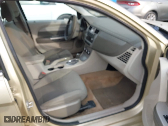 2010 Chrysler Sebring Touring z VIN 1C3CC4FBXAN210425, wystawiony jako IAAI lot #42275197 z przebiegiem 123 200 mil mil oraz . Historia ofert i sprzedaży dostępna na DreamBid. Obrazek 5.