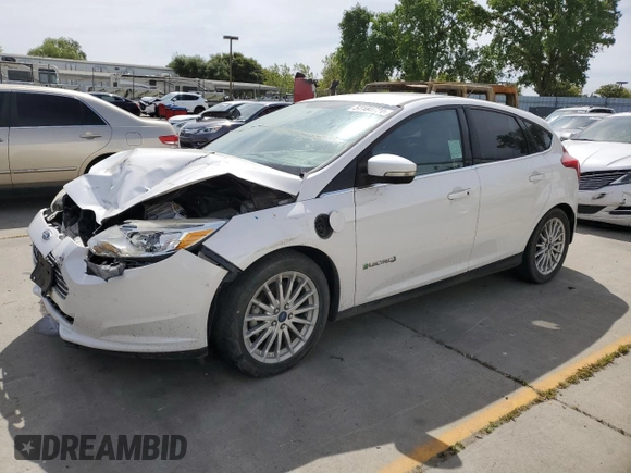 2013 Ford Focus Electric z VIN 1FADP3R47DL353527, wystawiony jako Copart lot #51184724 z przebiegiem 57 020 mil mil oraz Szkody całkowita. Historia ofert i sprzedaży dostępna na DreamBid. Obrazek 1.