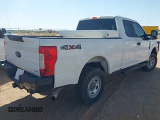 2017 Ford F-250 XLT с VIN 1FT7X2B61HEC10144, выставлен на аукционе IAAI как лот 42256812 с пробегом 123 380 миль миль и . История ставок и продаж доступна на DreamBid. Изображение 4.