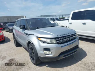 2013 Land Rover Range Rover Evoque Pure Plus z VIN SALVP2BG6DH851128, wystawiony jako IAAI lot #42451942 z przebiegiem 137 012 mil mil oraz . Historia ofert i sprzedaży dostępna na DreamBid. Obrazek 1.