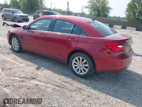 2013 Chrysler 200 Touring z VIN 1C3CCBBBXDN577338, wystawiony jako IAAI lot #42485345 z przebiegiem 112 007 mil mil oraz . Historia ofert i sprzedaży dostępna na DreamBid. Obrazek 3.