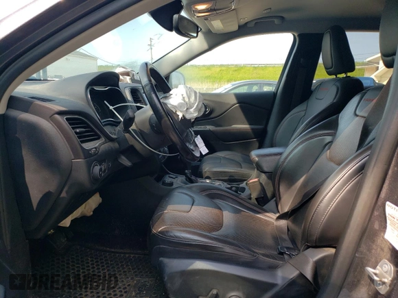 2019 Jeep Cherokee Trailhawk Elite с VIN 1C4PJMBN5KD123705, выставлен на аукционе Copart как лот 58827215 с пробегом 56 913 миль миль и Списание • Salvage title. История ставок и продаж доступна на DreamBid. Изображение 7.