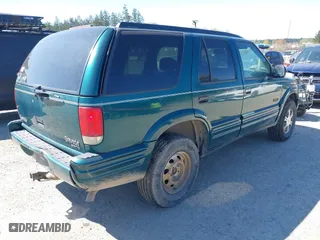 1997 Oldsmobile Bravada with VIN 1GHDT13W8V2713474, listed as a IAAI auction lot 42062680 with 187,046 mi miles. Bid and sale history available at carsss.com. Image 4.