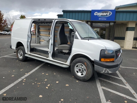2022 GMC Savana Cargo Van with VIN 1GTW7AFP1N1188822, listed as a Copart auction lot 76135484 with 24,056 mi miles and Clean Title. Bid and sale history available at carsss.com. Image 4.