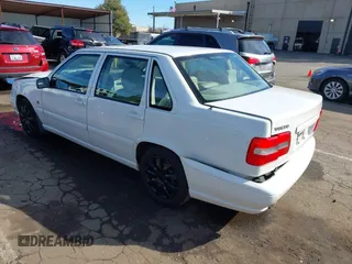 1999 Volvo S70 z VIN YV1LS55A8X1580392, wystawiony jako IAAI lot #41623528 z przebiegiem 77 806 mil mil oraz . Historia ofert i sprzedaży dostępna na DreamBid. Obrazek 3.
