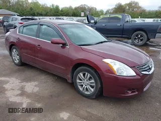 2012 Nissan Altima S z VIN 1N4AL2AP6CN521238, wystawiony jako IAAI lot #42189490 z przebiegiem 156 022 mil mil oraz . Historia ofert i sprzedaży dostępna na DreamBid. Obrazek 1.